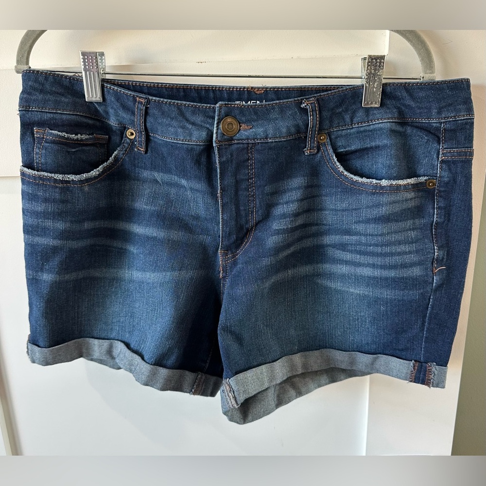 Time And Tru Mid-Rise Roll Cuff Denim Shorts Women's Size 14 Short Stretch Jeans